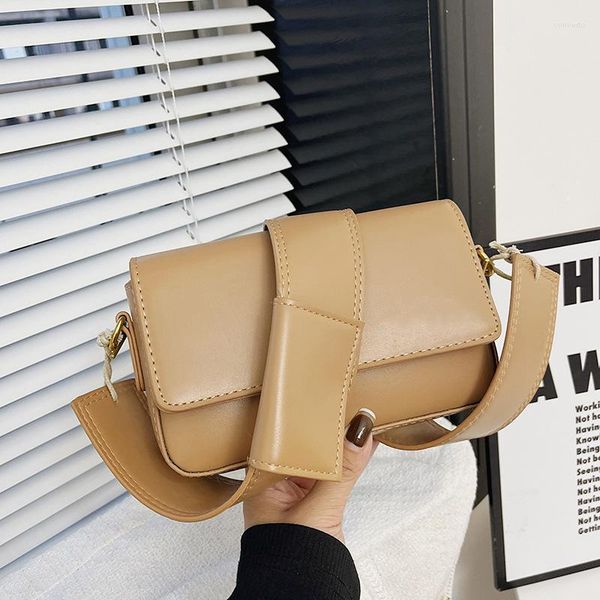 shoulder bags women's strap camera bag designer letter single armpit wide fashion small square zipper
shoulder bags women's strap camera bag designer letter single armpit wide fashion small square zipper