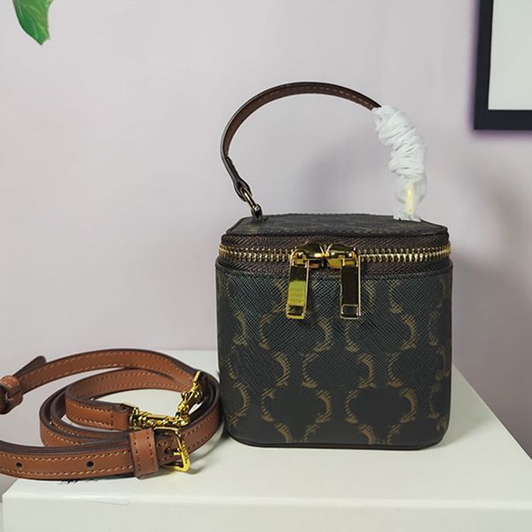 designer cosmetic bag genuine leather makeup bags make up box fashion letter travel toiletry organizer pouch crossbody bags zipper clutch wo
designer cosmetic bag genuine leather makeup bags make up box fashion letter travel toiletry organizer pouch crossbody bags zipper clutch wo