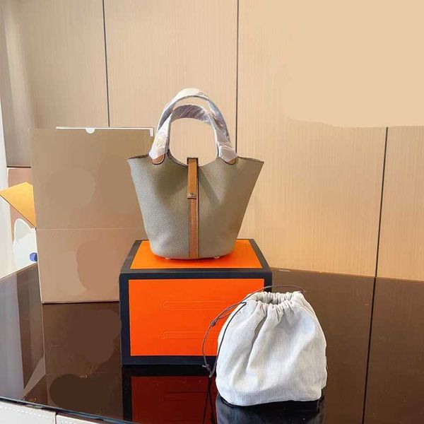 new shoulder bag designer bag colorful cowhide material plant basket classic leather crossbody bag ladies fashion shopping bag tote bag 2304
new shoulder bag designer bag colorful cowhide material plant basket classic leather crossbody bag ladies fashion shopping bag tote bag 2304