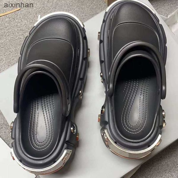 2022 women men fashion triple s flip flops hardcroc slippers beach pool slides sandals sports punk style rubber rivet slide casual foam668, Black
2022 women men fashion triple s flip flops hardcroc slippers beach pool slides sandals sports punk style rubber rivet slide casual foam668, Black