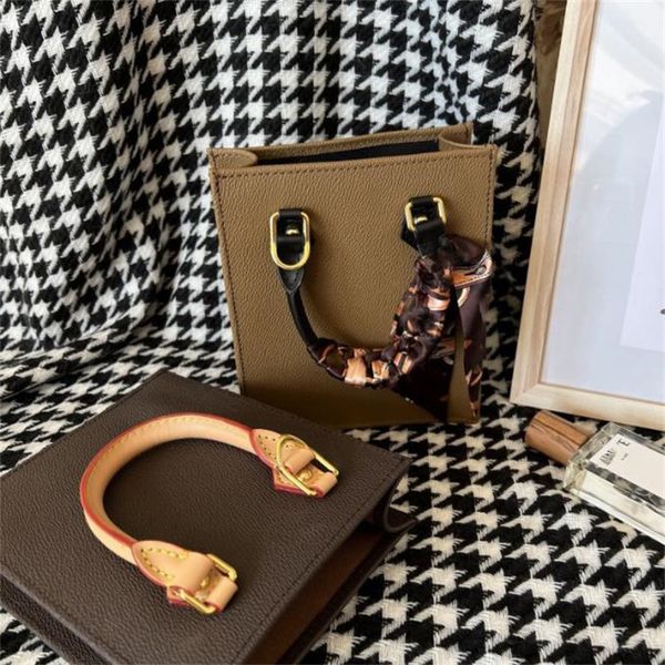 tote bag designer bag small square bag mobile phone bag portable tote mini shopping bag women's new fashion diagonal cross bag, women
tote bag designer bag small square bag mobile phone bag portable tote mini shopping bag women's new fashion diagonal cross bag, women