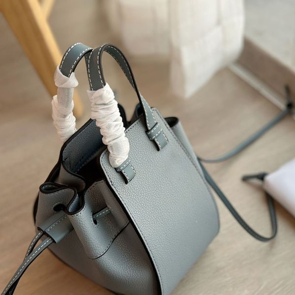 designer crossbody bucket bag lightweight fashion women's tote high-quality medium casual handbags weekend bags
designer crossbody bucket bag lightweight fashion women's tote high-quality medium casual handbags weekend bags