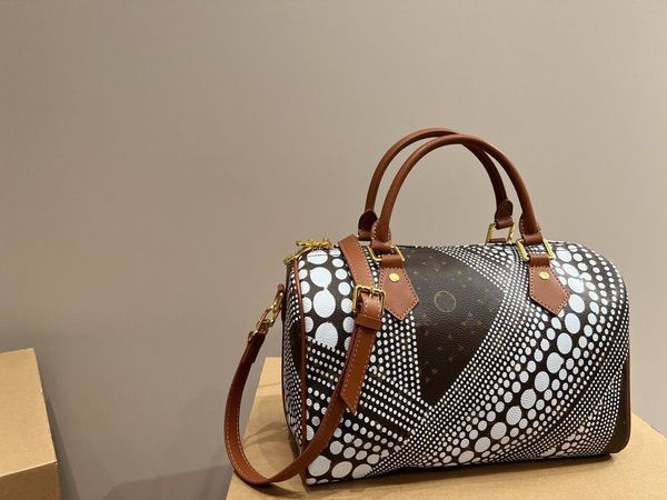 designer handbag travel shoulders bag speedy 25 graffiti colorful letters crossbody bags women pillow totes multi function shopping bag remo
designer handbag travel shoulders bag speedy 25 graffiti colorful letters crossbody bags women pillow totes multi function shopping bag remo