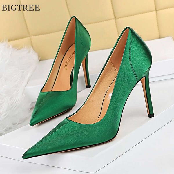 2022 women 9.5cm high heels red green valentine pumps shallow concise solid silk lady stiletto wedding office shoes plus size 43 230424, Black
2022 women 9.5cm high heels red green valentine pumps shallow concise solid silk lady stiletto wedding office shoes plus size 43 230424, Black