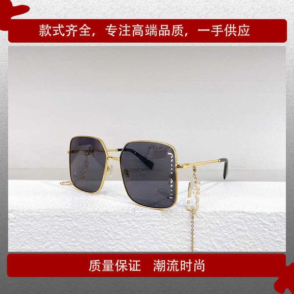 miu female fashion tiktok ins same style plate metal chain personality big frame sunglasses, White;black
miu female fashion tiktok ins same style plate metal chain personality big frame sunglasses, White;black