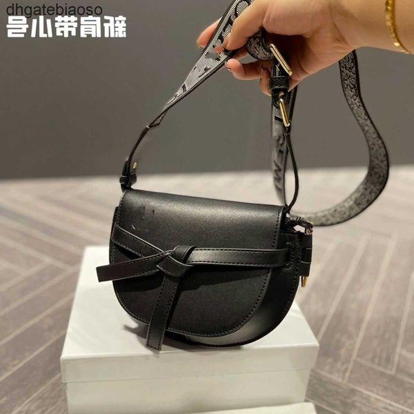 saddle crossbody designer bag 2023 loews bags gates layer cowhide bowknot embroidered belt letter knitted shoulder strap single vs4l 
saddle crossbody designer bag 2023 loews bags gates layer cowhide bowknot embroidered belt letter knitted shoulder strap single vs4l