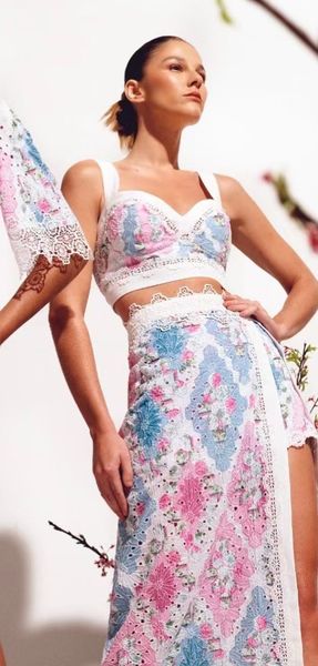 2023 two piece dress european and american women's bra, strap fake two piece long and half skirt trousers, printed hollow embroidery s, White
2023 two piece dress european and american women's bra, strap fake two piece long and half skirt trousers, printed hollow embroidery s, White