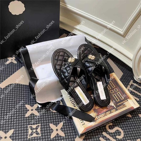 2023 5a womens beach slippers famous classic flat heel summer designer fashion flops leather lady brand slides famale shoes l bath ladies sa, Black
2023 5a womens beach slippers famous classic flat heel summer designer fashion flops leather lady brand slides famale shoes l bath ladies sa, Black