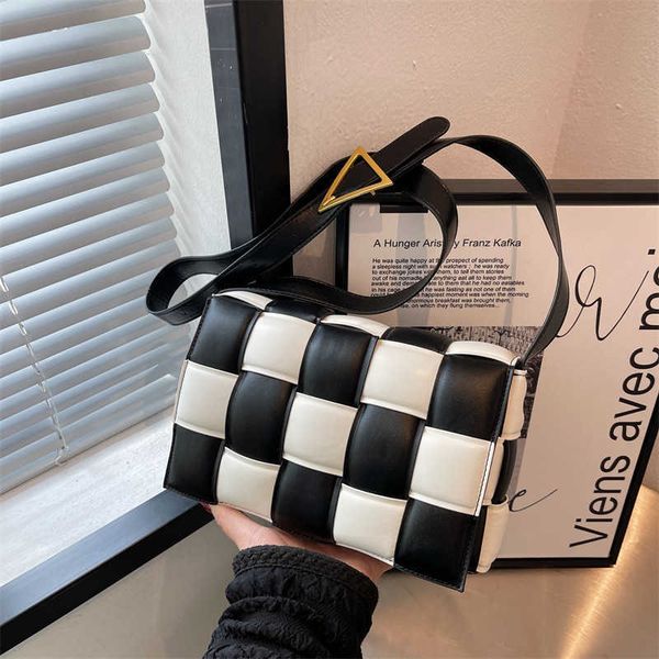 classic vintage shoulder bag fashion luxury women female braided large plaid tofu bag pu leather womens designer diagonal span bags wholesal
classic vintage shoulder bag fashion luxury women female braided large plaid tofu bag pu leather womens designer diagonal span bags wholesal