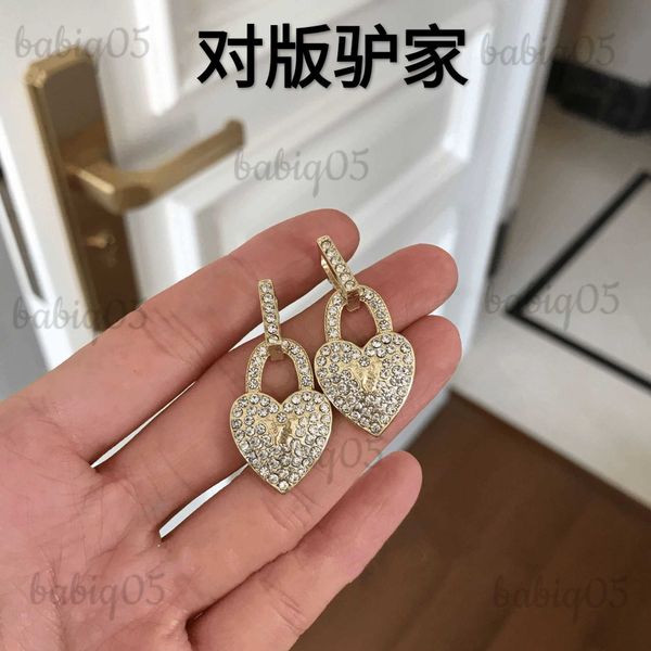 charm korean design feeling love full diamond lettered earrings light and luxurious celebrities versatile little fragrant earrings elegant p, Golden
charm korean design feeling love full diamond lettered earrings light and luxurious celebrities versatile little fragrant earrings elegant p, Golden