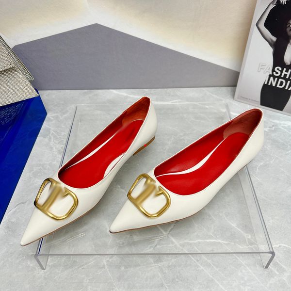 2023 high-heeled shoes women 's single shoes new leather studded pointed with shallow heel fashionable temperament banquet ladies dress, Black
2023 high-heeled shoes women 's single shoes new leather studded pointed with shallow heel fashionable temperament banquet ladies dress, Black