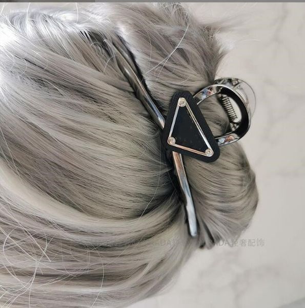 luxury brand designer metal triangle ladies hair clip with stamp women girl barrettes fashion hair accessories, Golden;silver
luxury brand designer metal triangle ladies hair clip with stamp women girl barrettes fashion hair accessories, Golden;silver