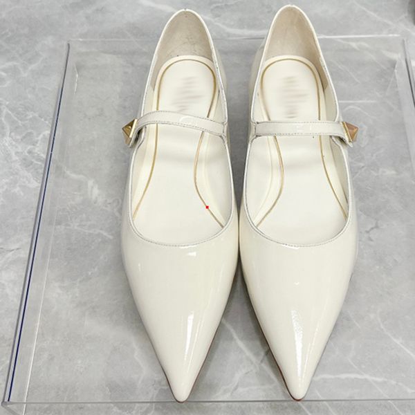 2023 high-heeled shoes women 's single shoes new leather studded pointed with shallow heel fashionable temperament banquet ladies dress, Black
2023 high-heeled shoes women 's single shoes new leather studded pointed with shallow heel fashionable temperament banquet ladies dress, Black