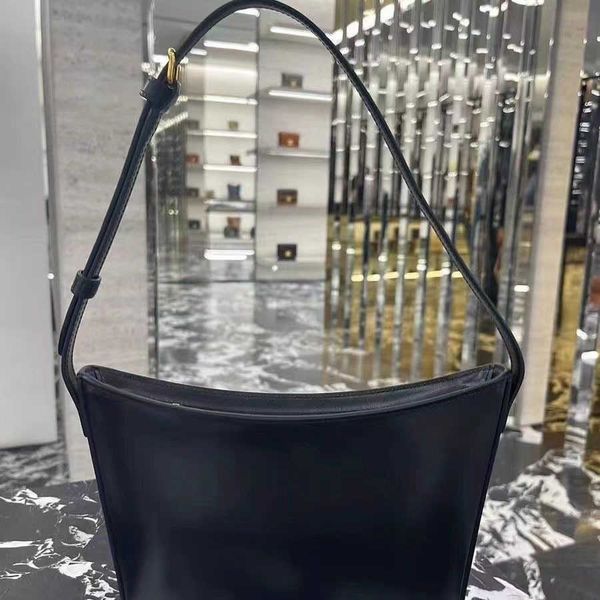 designer bag triomphe handbag female bag all-in-one retro clamshell small square bag single shoulder crossbody bag 22cm
designer bag triomphe handbag female bag all-in-one retro clamshell small square bag single shoulder crossbody bag 22cm