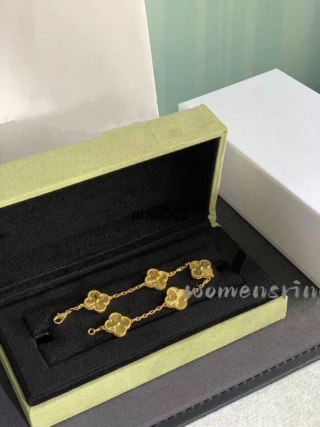 2023 luxury van clover designer bracelet pearl 4 pieces 18k gold bracelet necklace earrings diamond wedding laser brand bracelet charm, Golden;silver
2023 luxury van clover designer bracelet pearl 4 pieces 18k gold bracelet necklace earrings diamond wedding laser brand bracelet charm, Golden;silver