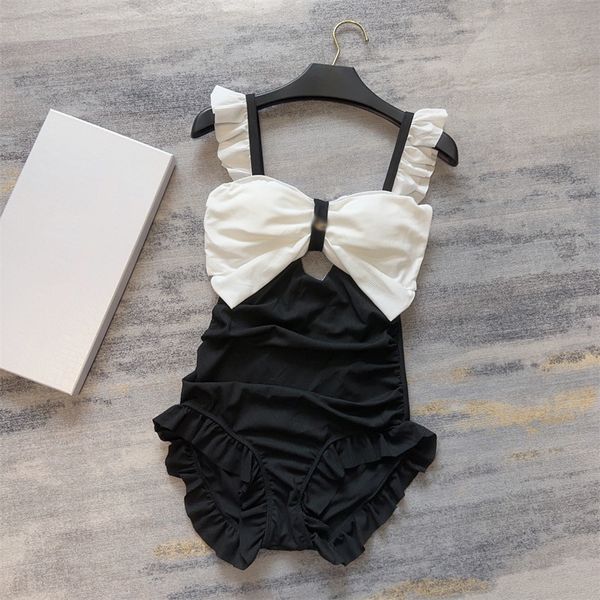 luxury designer swimwear c set women's bikini elegant and cute princess classic black and white one piece swimwear
luxury designer swimwear c set women's bikini elegant and cute princess classic black and white one piece swimwear