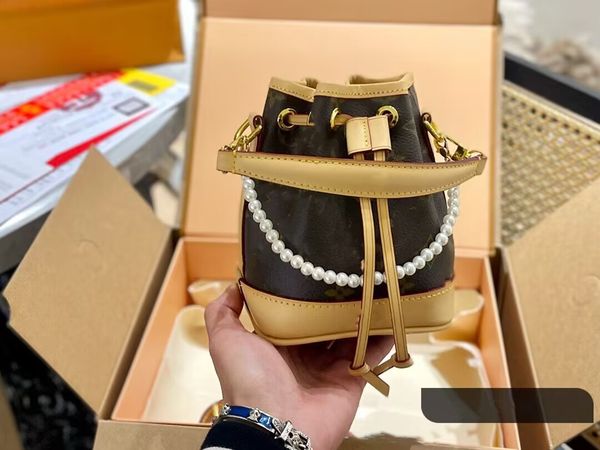 2023 designer bag mini colorful leather pearl chain gold metal ornament drawstring shoulder bag luxury bucket bag 13cm ls
2023 designer bag mini colorful leather pearl chain gold metal ornament drawstring shoulder bag luxury bucket bag 13cm ls