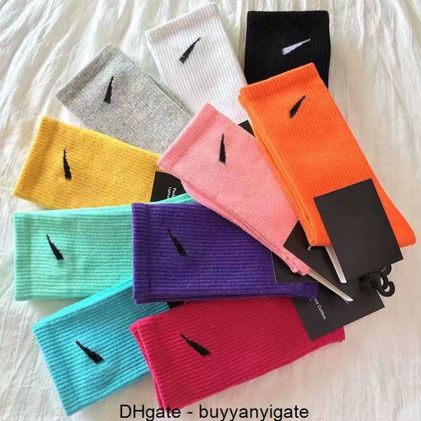 fashion brand mens cotton socks black leisure men women socks soft breathable sock trainer for winter 10 colors
fashion brand mens cotton socks black leisure men women socks soft breathable sock trainer for winter 10 colors
