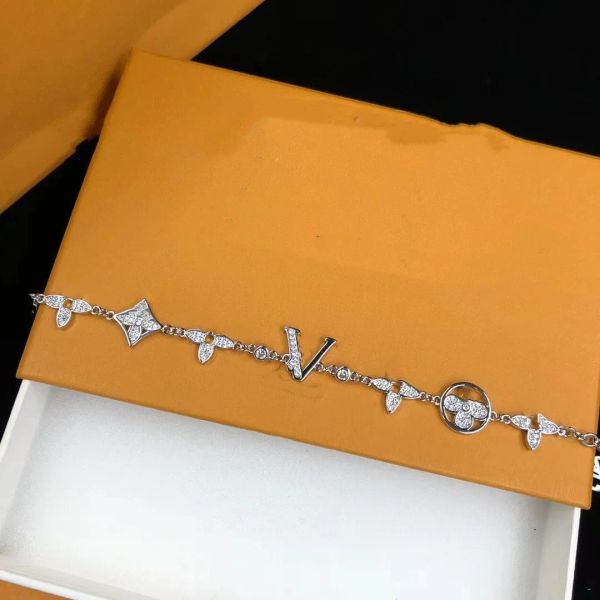 620s r elegant 18k gold and silver bracelet fashion women's letter pendant clover bracelet wedding special design jewelry qualitygood, Black
620s r elegant 18k gold and silver bracelet fashion women's letter pendant clover bracelet wedding special design jewelry qualitygood, Black
