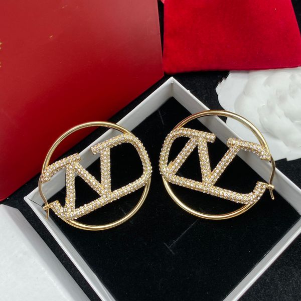 fashion designer woman charm earrings v earing stud pearl orecchini luxury vlogo metal diamond earring jewelry gold big hoop women ohrringe, Golden
fashion designer woman charm earrings v earing stud pearl orecchini luxury vlogo metal diamond earring jewelry gold big hoop women ohrringe, Golden
