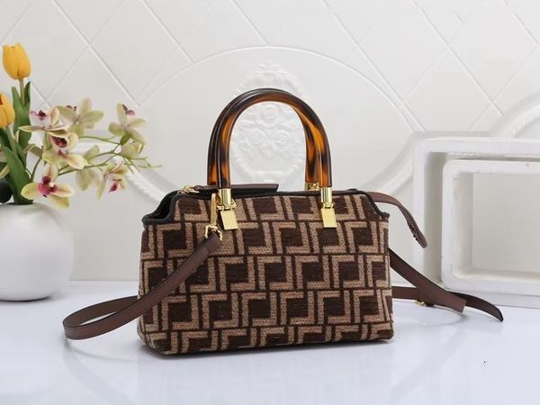 brand genuine leather women bags luxury shoulder bag chain crossbody bag solid color purses hasp luxury design messenger bag#9040
brand genuine leather women bags luxury shoulder bag chain crossbody bag solid color purses hasp luxury design messenger bag#9040