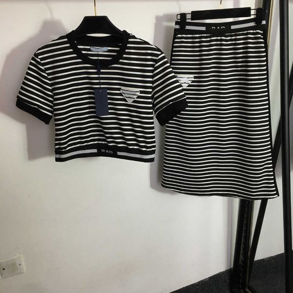 23ss skirt set womens designer clothing shirt suit round neck ribbon splicing letter striped short sleeve t-shirt high waist half skirt sets, White
23ss skirt set womens designer clothing shirt suit round neck ribbon splicing letter striped short sleeve t-shirt high waist half skirt sets, White