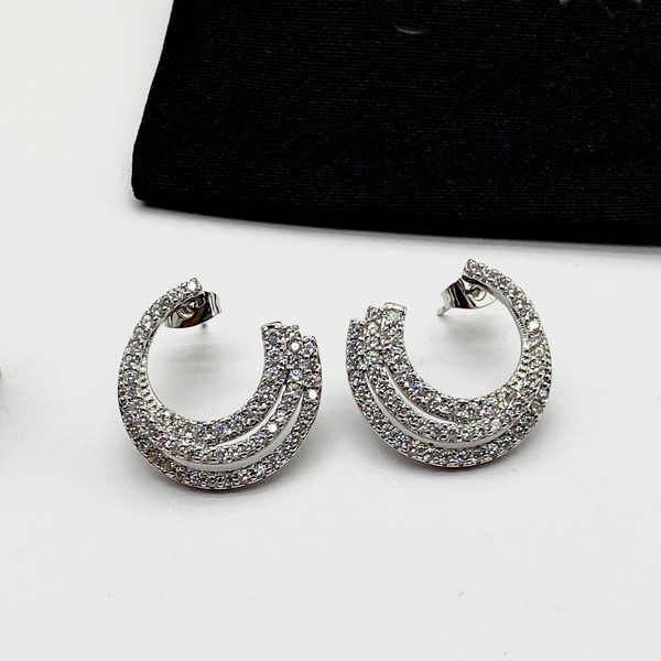 sparkling luxury stud earrings with full diamonds, multi-layered c-shaped unique design women's earrings 925 silver to modify the shape, Golden;silver
sparkling luxury stud earrings with full diamonds, multi-layered c-shaped unique design women's earrings 925 silver to modify the shape, Golden;silver