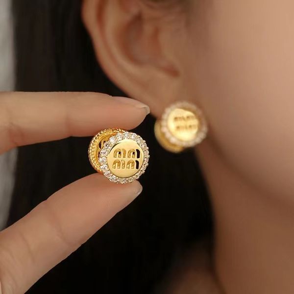 miu letter gold plated earrings, feminine style, stylish personality, 2023 new fashion, small button earrings, earrings, and earrings, Golden;silver
miu letter gold plated earrings, feminine style, stylish personality, 2023 new fashion, small button earrings, earrings, and earrings, Golden;silver