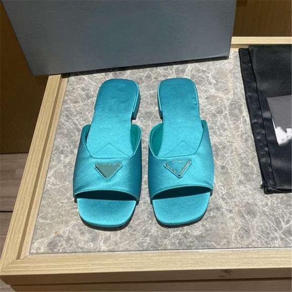 fashion beach shoes 2023 pradity summer men's and women's cartoon shoes alphabet logo casual slippers 04-05
fashion beach shoes 2023 pradity summer men's and women's cartoon shoes alphabet logo casual slippers 04-05