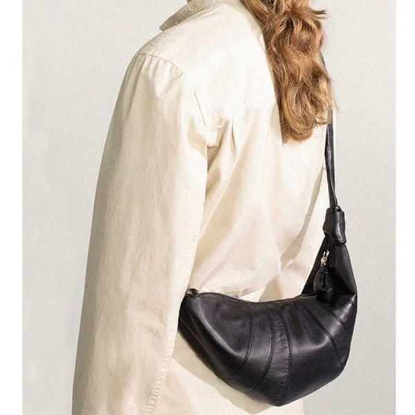 lemaire croissant messenger bag chest bag female autumn and winter french niche design high-grade texture leather dumpling bag
lemaire croissant messenger bag chest bag female autumn and winter french niche design high-grade texture leather dumpling bag