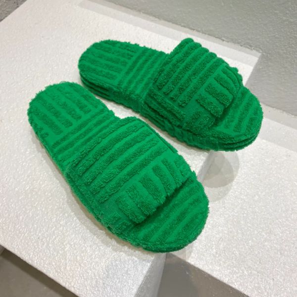 casual shoes fashion designer furry slides pure color slippers for women with gift box 5 colors size 35-41, Black
casual shoes fashion designer furry slides pure color slippers for women with gift box 5 colors size 35-41, Black