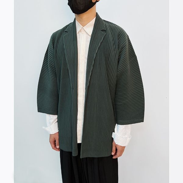 men's trench coats miyake pleated coat men jacket 2023 spring one button suit lapel collar loose cardigan windbreakers casual blazers 2, Tan;black
men's trench coats miyake pleated coat men jacket 2023 spring one button suit lapel collar loose cardigan windbreakers casual blazers 2, Tan;black