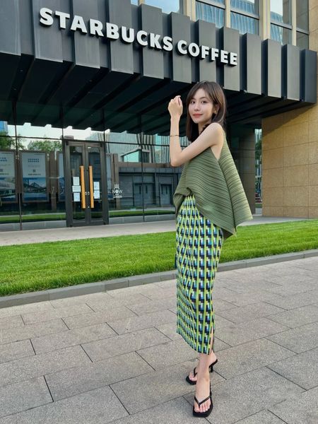 skirts miyake pleated women 2023 summer causal high waist korean fashion clothing strecth slim loose 230424, Black
skirts miyake pleated women 2023 summer causal high waist korean fashion clothing strecth slim loose 230424, Black