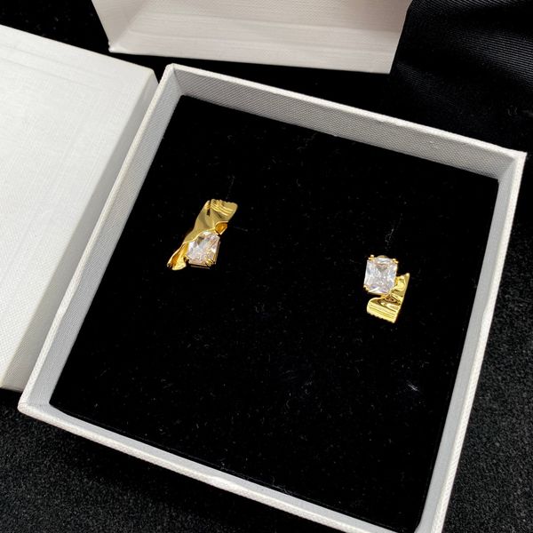 european and american vintage gold plated and diamond stud earrings, candy tin designer asymmetrical fun earrings for women, Golden;silver
european and american vintage gold plated and diamond stud earrings, candy tin designer asymmetrical fun earrings for women, Golden;silver