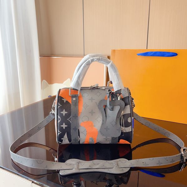 23 luxurys designers mens cross body retiro totes rubber man bags onthego handbag ladies upscale handbags side flowers with original dust ba
23 luxurys designers mens cross body retiro totes rubber man bags onthego handbag ladies upscale handbags side flowers with original dust ba