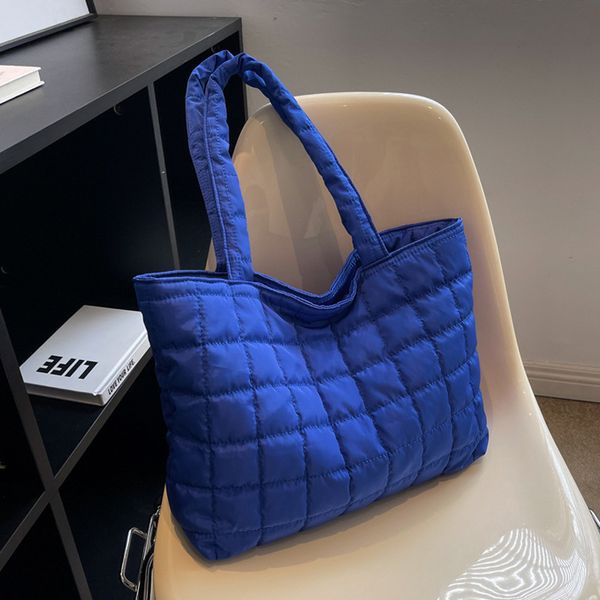 evening bags large capacity winter shoulder bag solid nylon handbags cotton casual tote bags for women fashion handle bag 230424
evening bags large capacity winter shoulder bag solid nylon handbags cotton casual tote bags for women fashion handle bag 230424