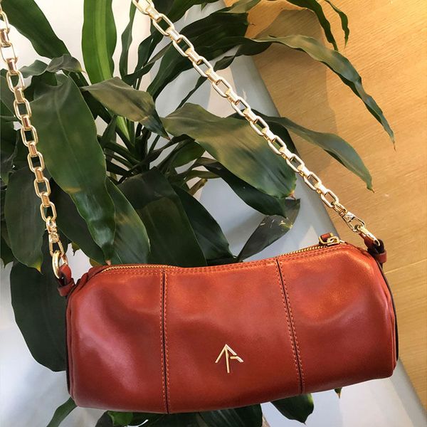 2023 manu atelier cylinder pillow bag shoulder bags womens designer leather crossbody bag arrow handbags k8lw#
2023 manu atelier cylinder pillow bag shoulder bags womens designer leather crossbody bag arrow handbags k8lw#