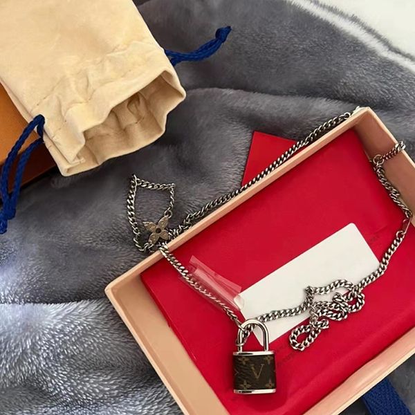 lock necklace classic luxury designer gold silver letters gift wedding with diamonds jewelry
lock necklace classic luxury designer gold silver letters gift wedding with diamonds jewelry