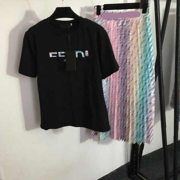 23ss women designer clothing skirt set round neck embroidered short sleeve t-shirt gradual change f letter print high waist pleated half ski, White
23ss women designer clothing skirt set round neck embroidered short sleeve t-shirt gradual change f letter print high waist pleated half ski, White