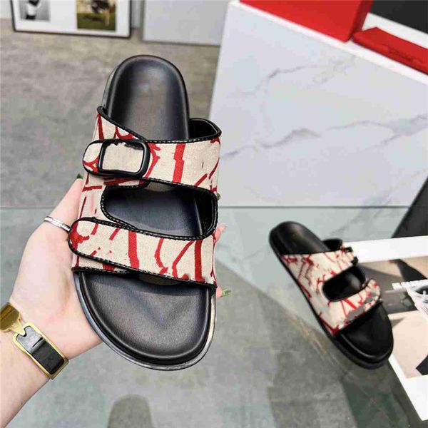 fashion beach shoes 2023 valentinoity summer men's and women's cartoon shoes alphabet logo casual slippers 06-017
fashion beach shoes 2023 valentinoity summer men's and women's cartoon shoes alphabet logo casual slippers 06-017