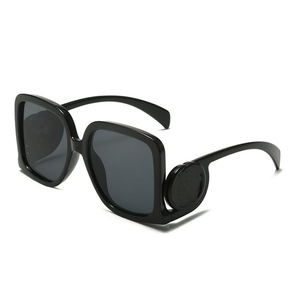 2023 fashion classic sunglasses for men metal square gold frame uv400 vintage style attitude sunglasses protection eyewear with box 1325 132, White;black
2023 fashion classic sunglasses for men metal square gold frame uv400 vintage style attitude sunglasses protection eyewear with box 1325 132, White;black