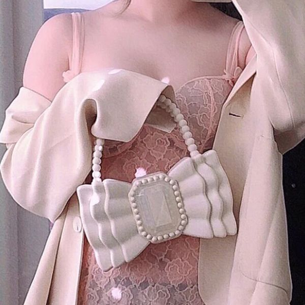 evening bags brands bow jelly women handbag cute beading handle clutch sweet pvc hand and purse big diamonds party lady ins 230424
evening bags brands bow jelly women handbag cute beading handle clutch sweet pvc hand and purse big diamonds party lady ins 230424