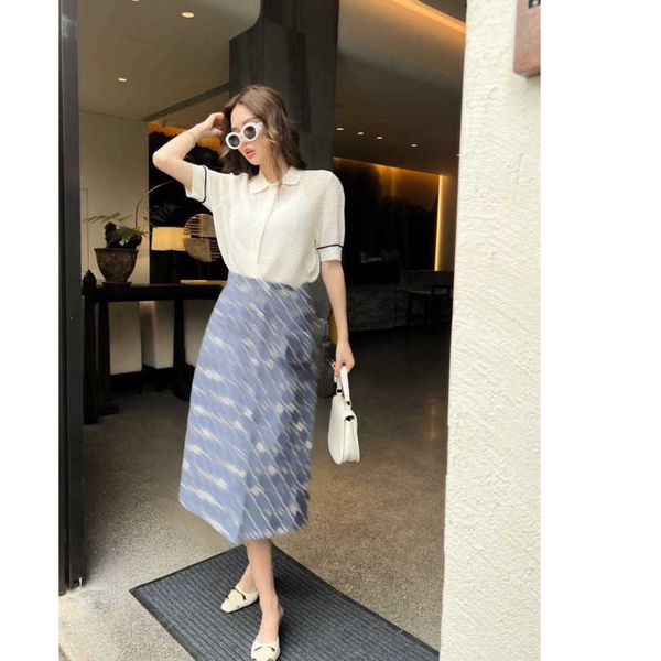 23ss denim skirt wrap skirt designer skirts embroidered monogram logo plaid single breasted half skirt high waist distribution waist chain p, Black
23ss denim skirt wrap skirt designer skirts embroidered monogram logo plaid single breasted half skirt high waist distribution waist chain p, Black