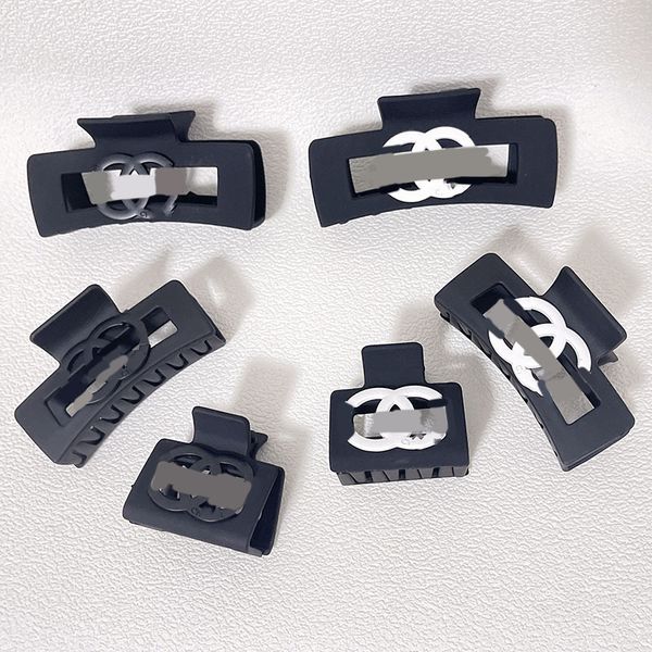 designer brand letter hair clip barrette elegant classic style for charm women&girls hair claw fashion hairpin hair accessory high quality, Golden;silver
designer brand letter hair clip barrette elegant classic style for charm women&girls hair claw fashion hairpin hair accessory high quality, Golden;silver