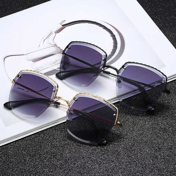 Fashion half-frame sunglasses New fashion metal trend half frame men's and women's glasses
Fashion half-frame sunglasses New fashion metal trend half frame men's and women's glasses