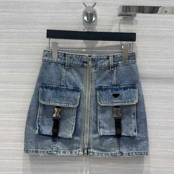 23ss designer skirts denim skirt mini skirt wrap skirt logo zipper pocket high waist denim short half skirt women clothes a1, Black
23ss designer skirts denim skirt mini skirt wrap skirt logo zipper pocket high waist denim short half skirt women clothes a1, Black