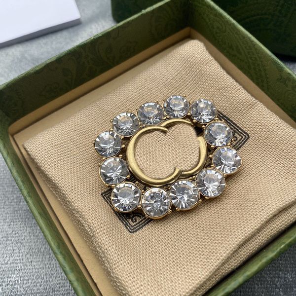 brand designer g double letter brooch women men couples luxury rhinestone diamond crystal pearl brooch suit laple pin metal fashion jewelry, Gray
brand designer g double letter brooch women men couples luxury rhinestone diamond crystal pearl brooch suit laple pin metal fashion jewelry, Gray