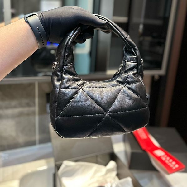 soft mini handbag crossbody bag genuine leather zipper closure long strap plain pouch wallets shoulder bags fashion letters triangle sign
soft mini handbag crossbody bag genuine leather zipper closure long strap plain pouch wallets shoulder bags fashion letters triangle sign