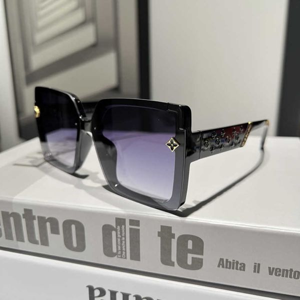 new fashion l family gradual anti uv sunglasses for men and women universal ins screen red print flower street shooting trend, White;black
new fashion l family gradual anti uv sunglasses for men and women universal ins screen red print flower street shooting trend, White;black