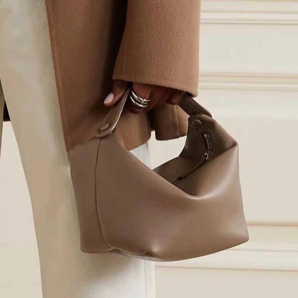 quality the high row cowhide lunch bag small design leather handbag extremely simple style handbag female
quality the high row cowhide lunch bag small design leather handbag extremely simple style handbag female